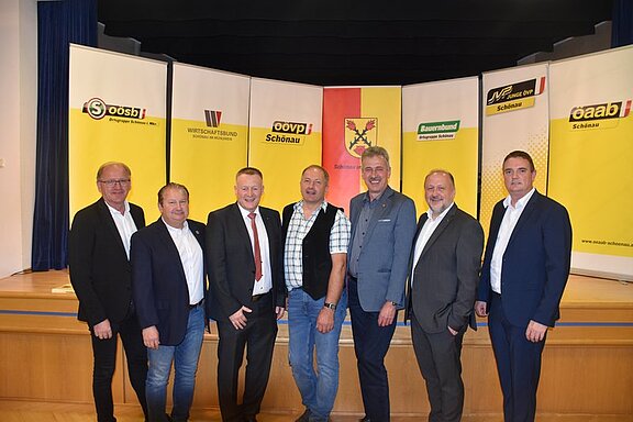 ehrung_Gruppenfoto.jpg  